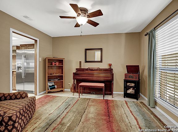4th image of 1103 Jack Pine St