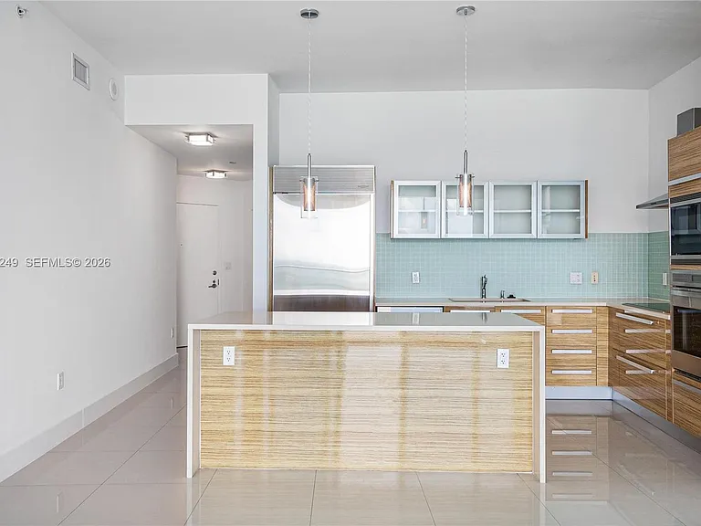 2020 N Bayshore Dr #3904 — Photo 8