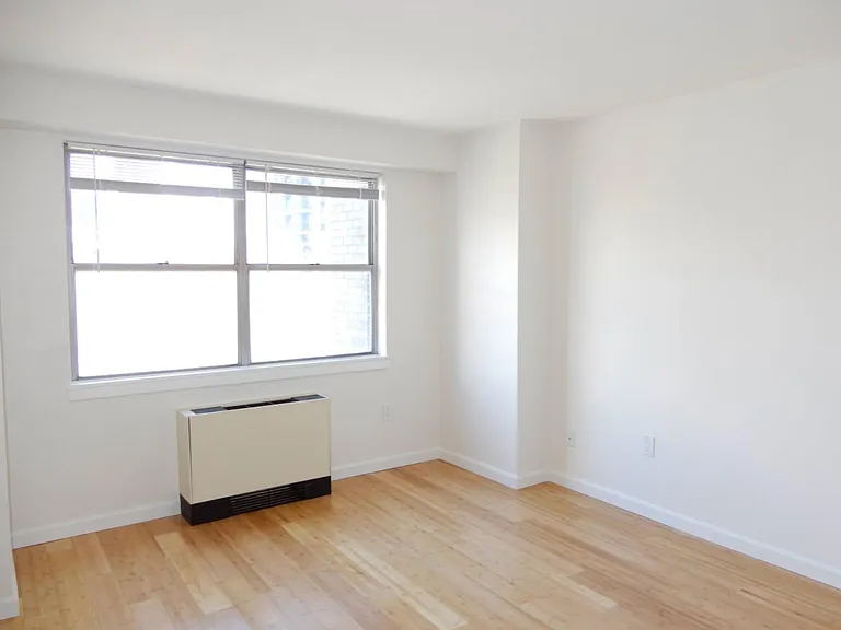 9 Hawthorne Pl #6J — Photo 7