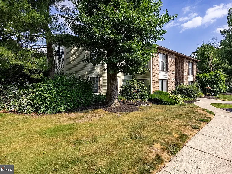 23 W Bluebell Ln #23A — Photo 28