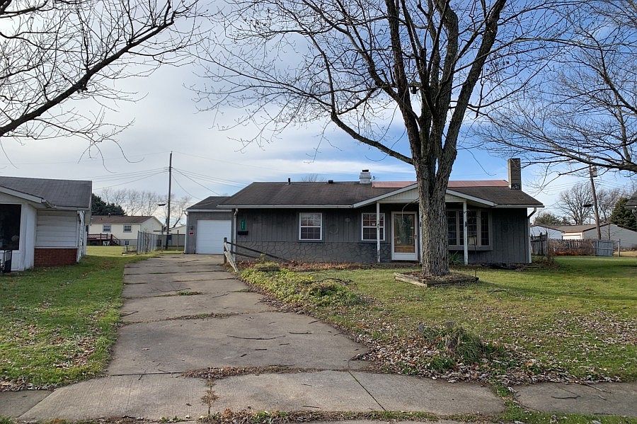 1st image of 451 Rosewood Ct