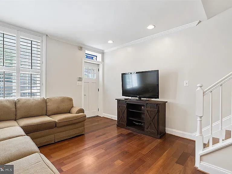 522 S Clinton St — Photo 5
