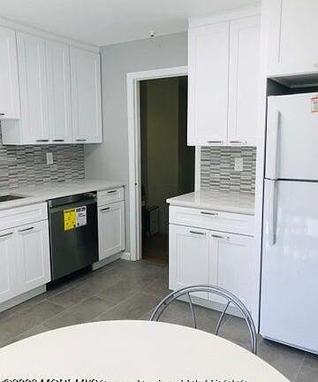 5th image of 442 Redmond Ave