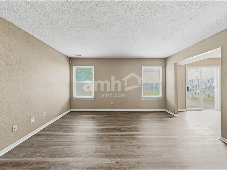 10240 Draycott Ave — Photo 5