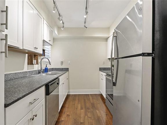 3rd image of 1430 Jackson Ave APT 304