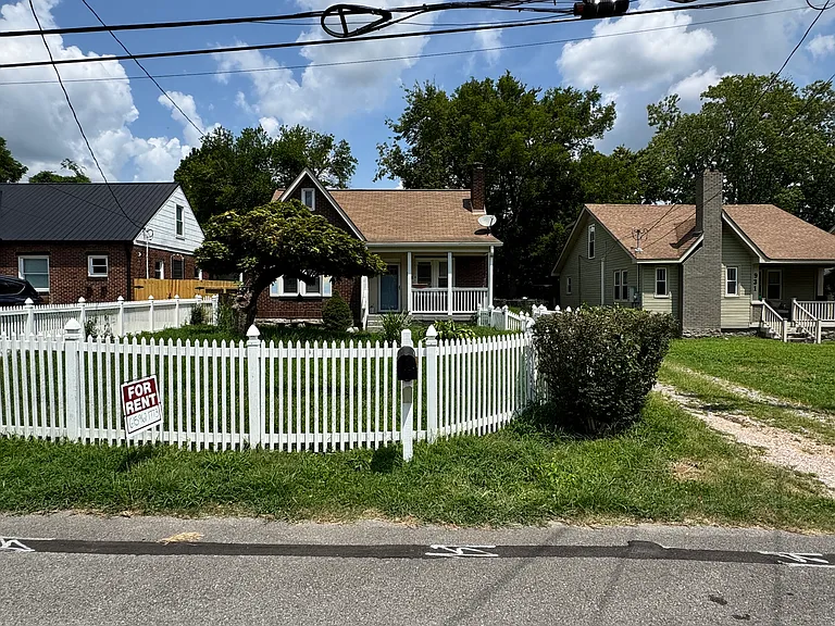 929 McClurkan Ave — Photo 1