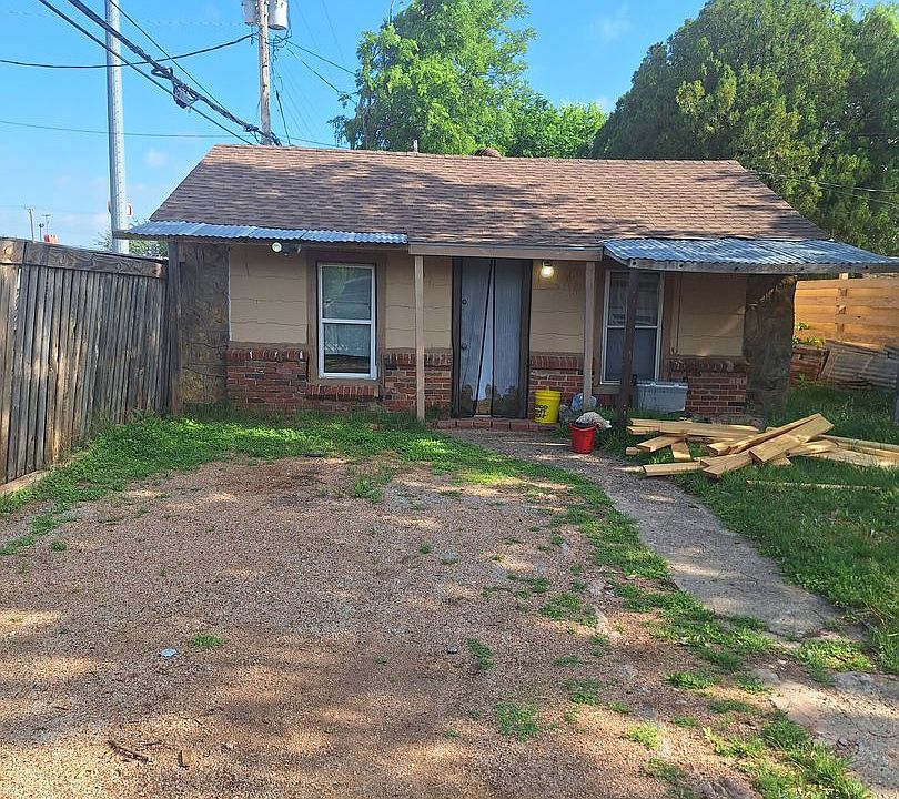1st image of 2910 S 15th St