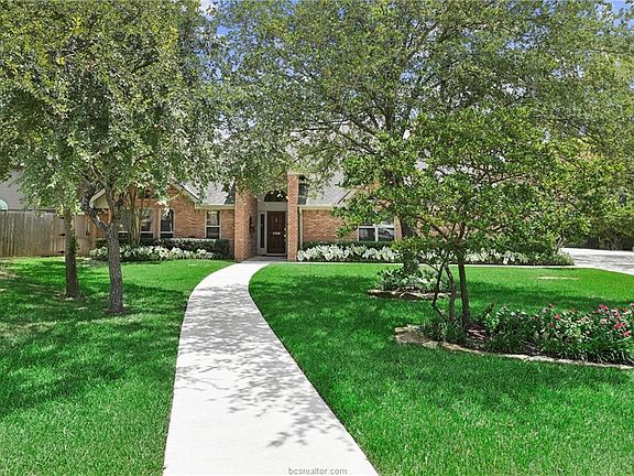 2nd image of 2800 Meadow Briar Cir