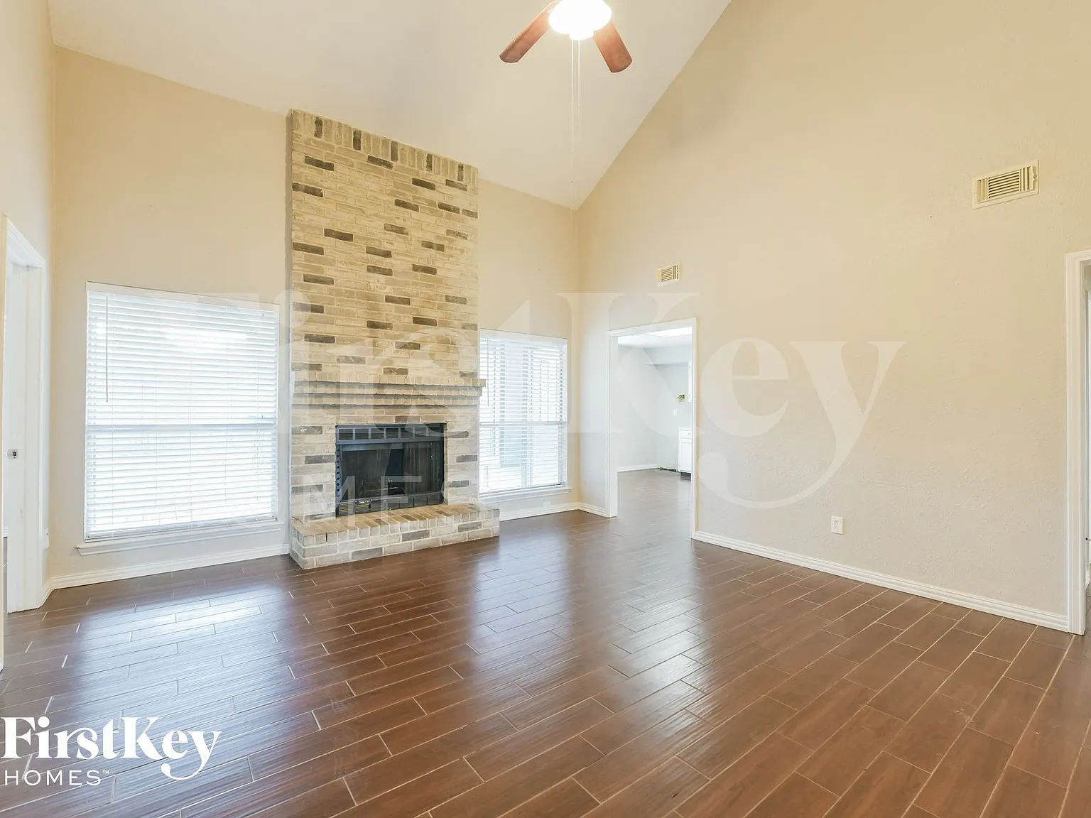 3 bed, 2.0 bath, 1460 sqft, $1,800 — Photo 3