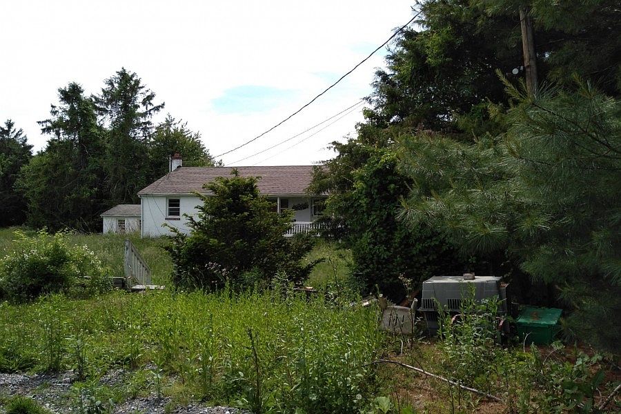 2nd image of 3280 Manor Rd