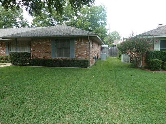 2nd image of 220 E Pleasantview Dr