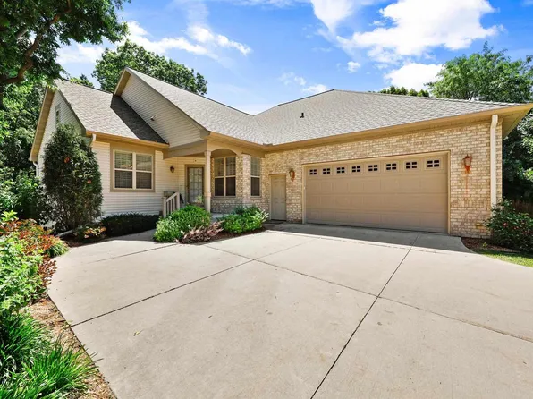1316 Woodgrove Way #1316, Sun Prairie, WI 53590