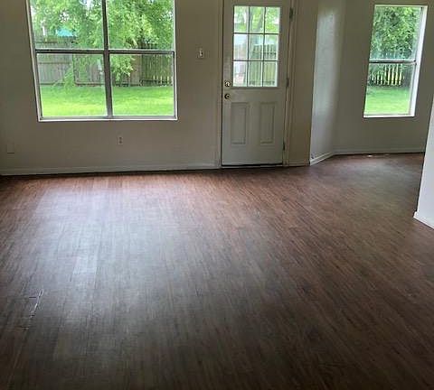 4th image of 110 Ann Dr