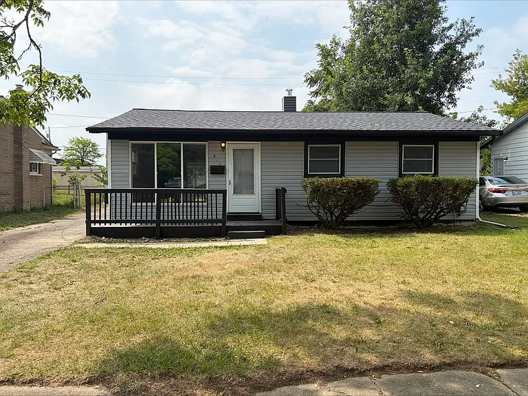 813 Chatham Dr — Photo 1