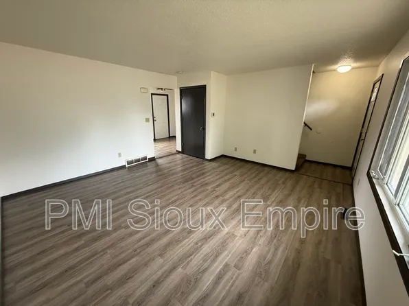 612 E 6th St, Sioux Falls, SD 57103