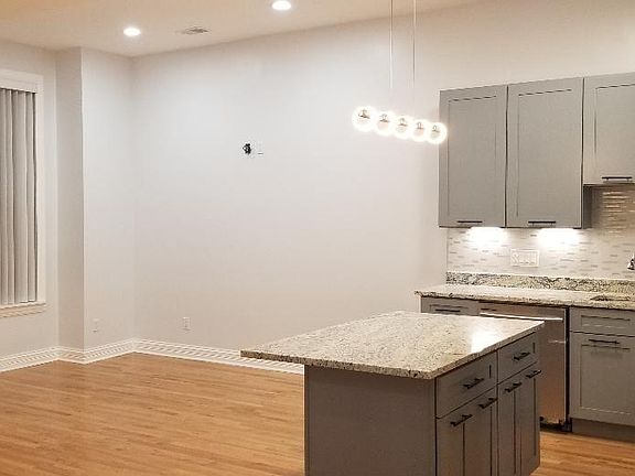 4th image of 1809 N Winchester Ave #1