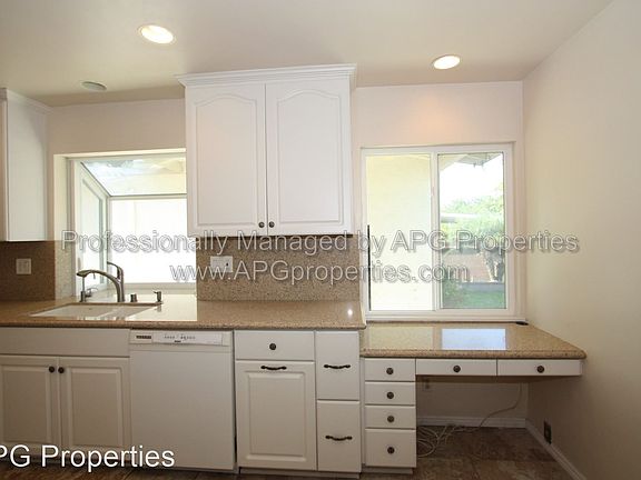 3rd image of 1611 S Lamar St
