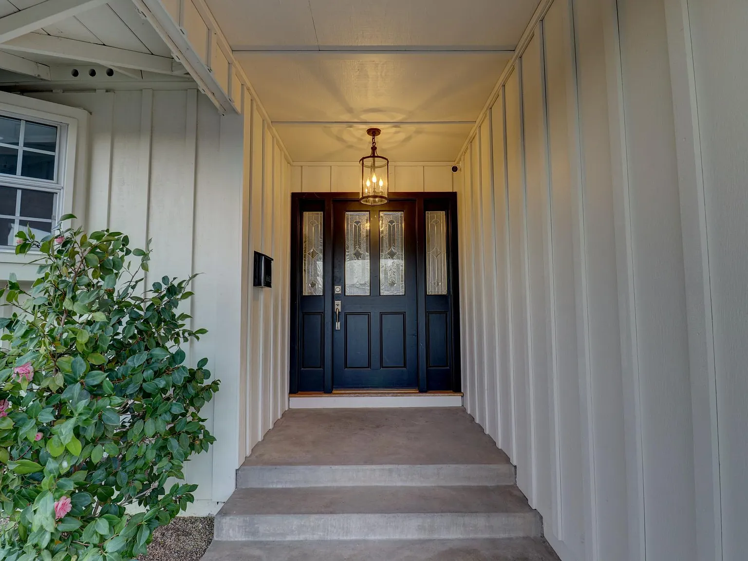 3 bed, 2.5 bath, 2005 sqft, $8,000 — Photo 3