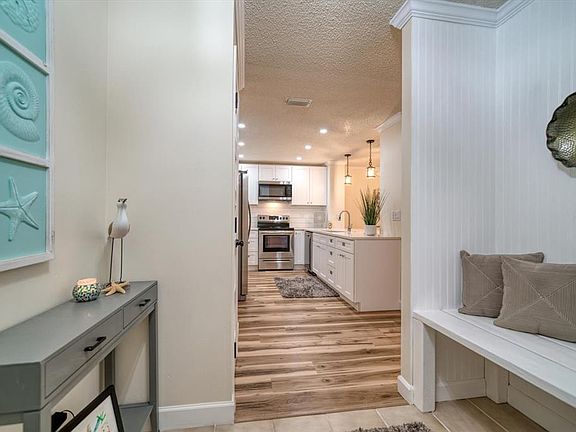 5th image of 100 Bluff View Dr APT 315A