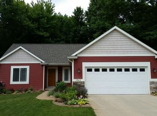 1063 Serenity Ridge Dr, Wayland, MI 49348
