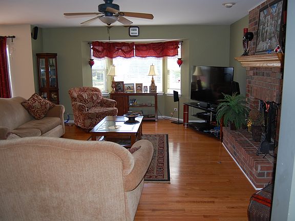 3rd image of 928 Asbury Dr
