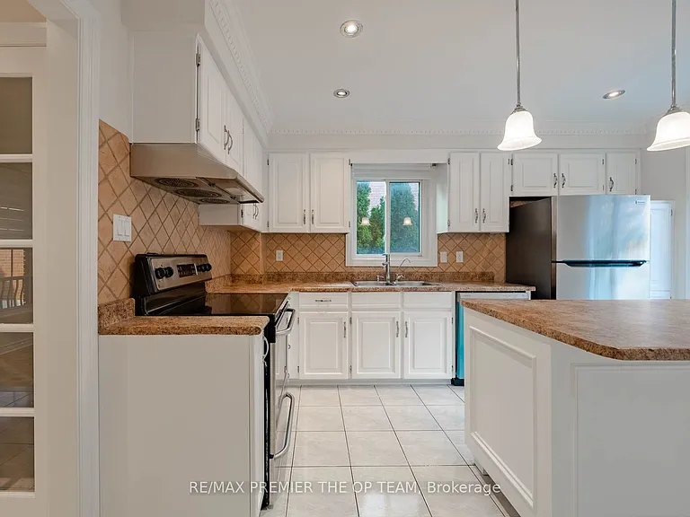79 Governor Cres — Photo 10