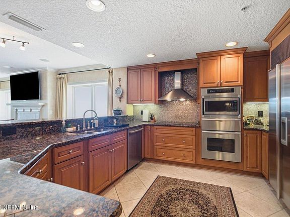 5th image of 917 1ST Street N #1001