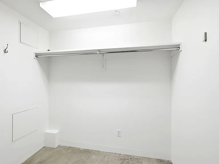 1076 S Van Ness Ave — Photo 54