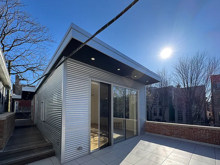 1317 N Leavitt St — Photo 22