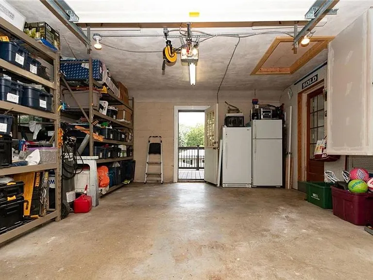 256 Castle Dr — Photo 52