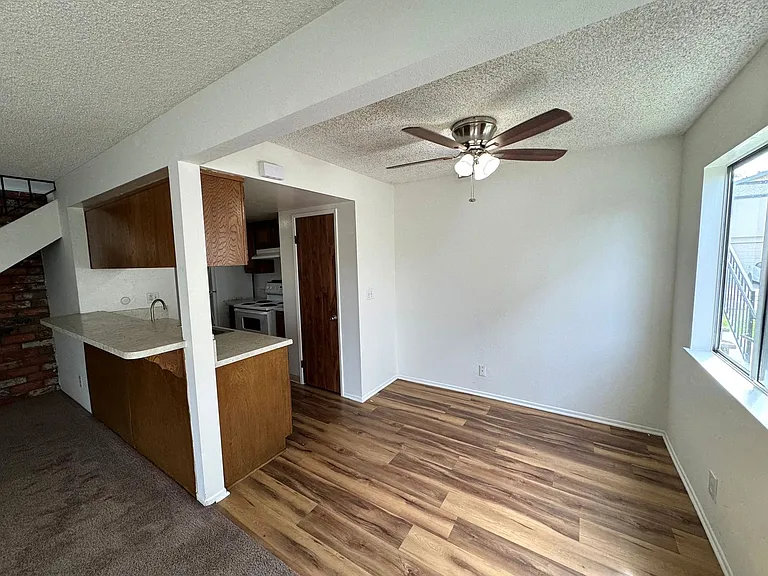 1212 Chalmette Ave — Photo 6