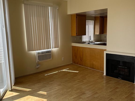 4th image of 3653 Empire Dr APT 202