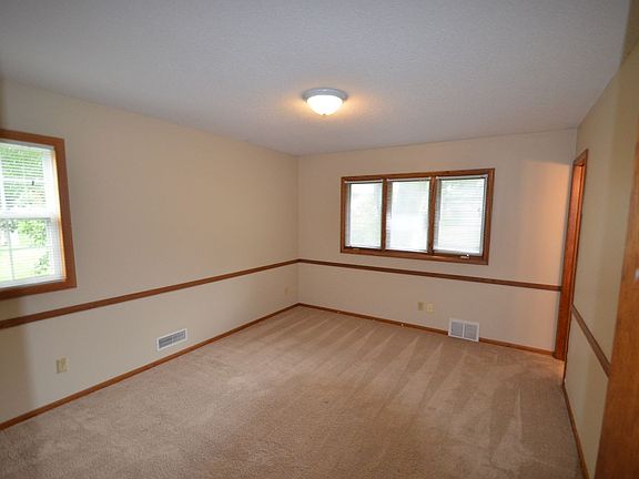 2nd image of 206 Heritage Cir S