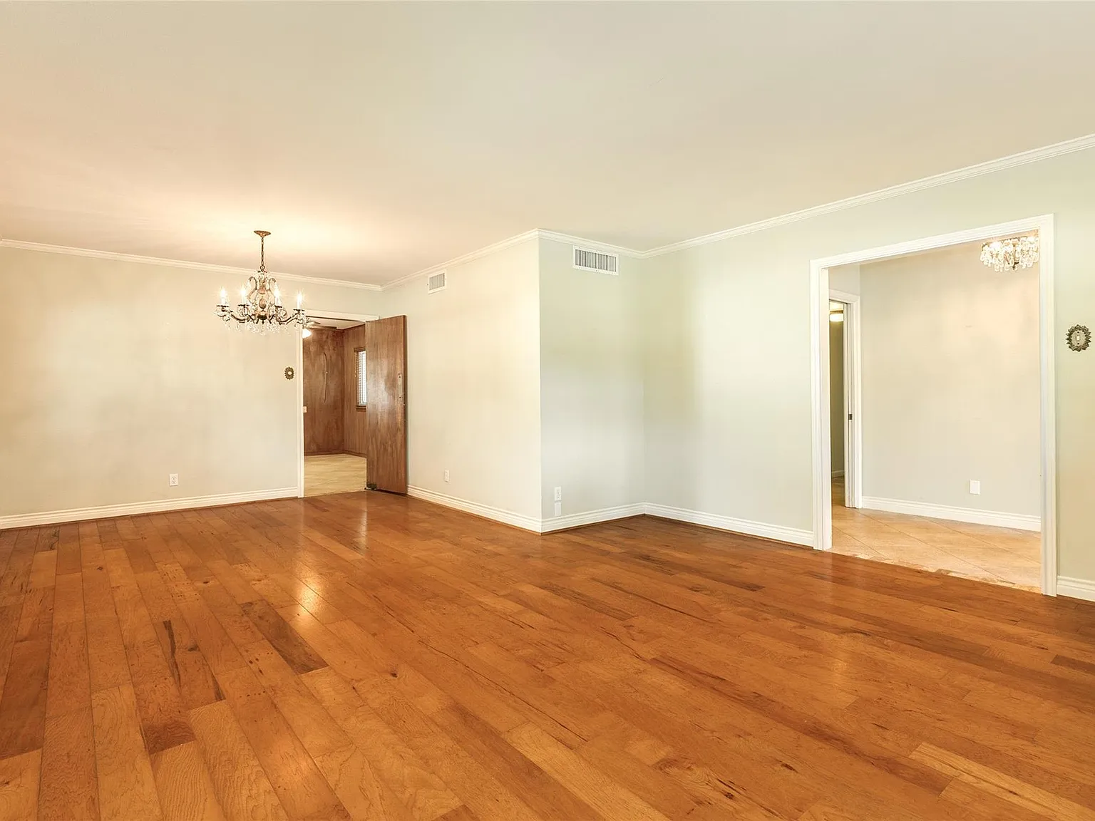 3 bed, 2.5 bath, 1971 sqft, $2,400 — Photo 4