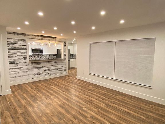 4th image of 1018 Plantation Dr APT A19