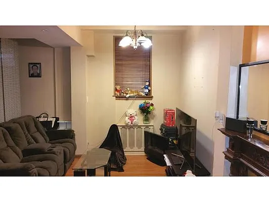 Sold by Maximillion Realty, Inc. | media 27