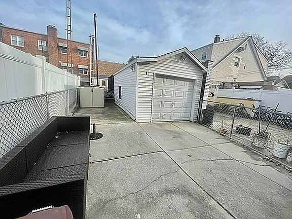 4th image of 52-85 70th St #1