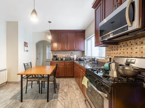 3817 Oceanic Avenue image 13 of 37