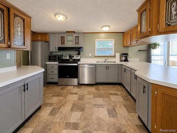 5th image of 409 Colorado River Dr