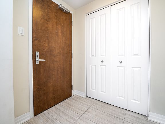 4th image of 195 Besserer St #2301