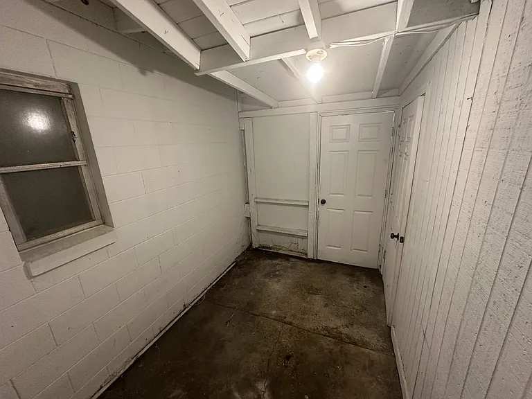 2109 S Mills Ave — Photo 12