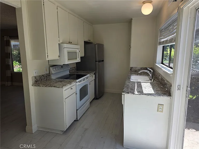 253 Streamwood — Photo 2