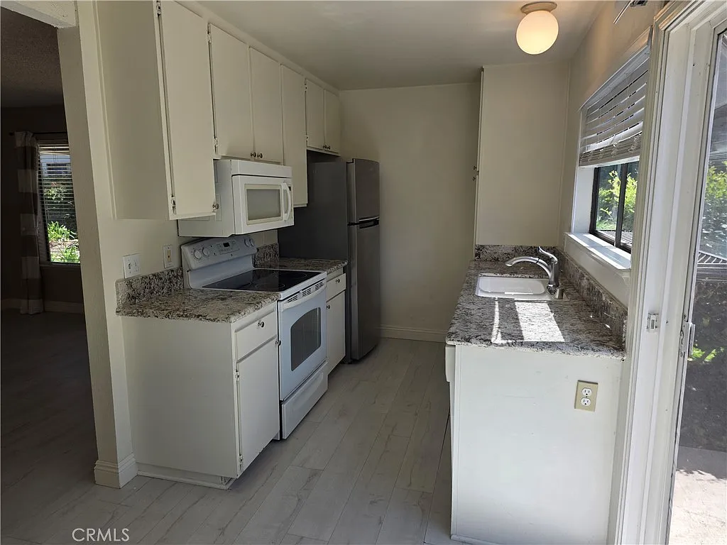 Building Photo - 253 Streamwood