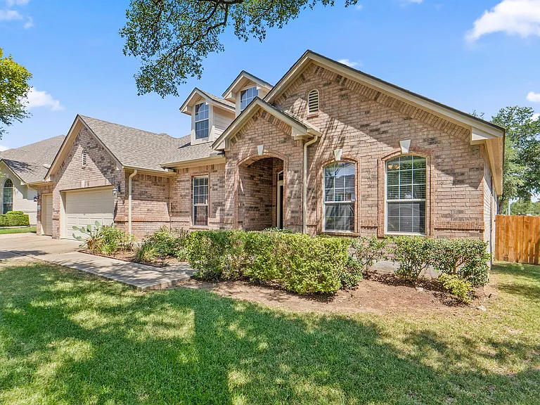 2909 Arbor Ct — Photo 2