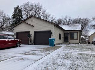 906 5th St SW, Waseca, MN 56093