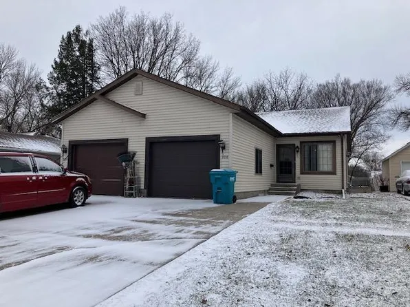 906 5th St SW, Waseca, MN 56093