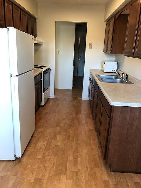 1st image of 305 W North St