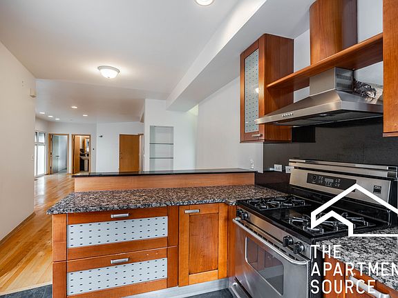 3rd image of 1049 N Winchester Ave #2F