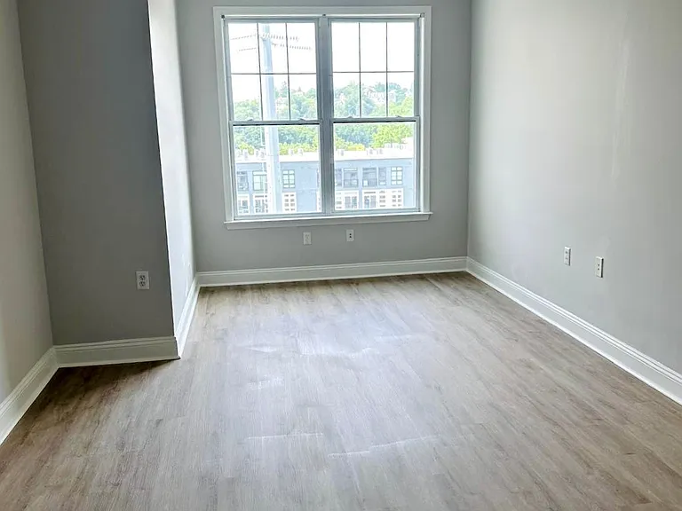 300 W Elm St #2417 — Photo 13
