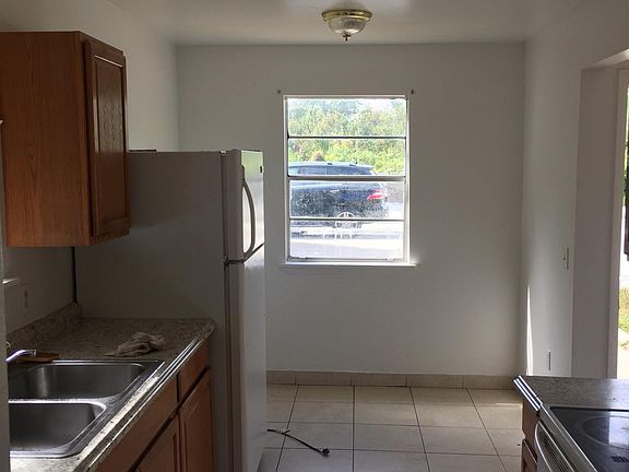5th image of 4487 Barna Ave